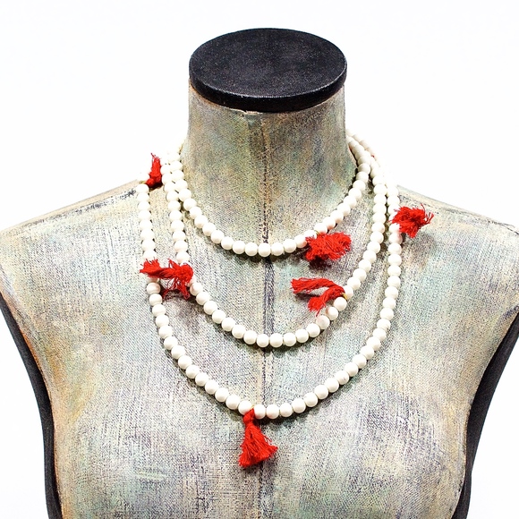 VTG 80's Long White Glass and Tassel Necklace - Picture 2 of 2